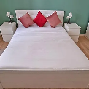 https://lesquilina-holiday-house-2.it-romehotels.com